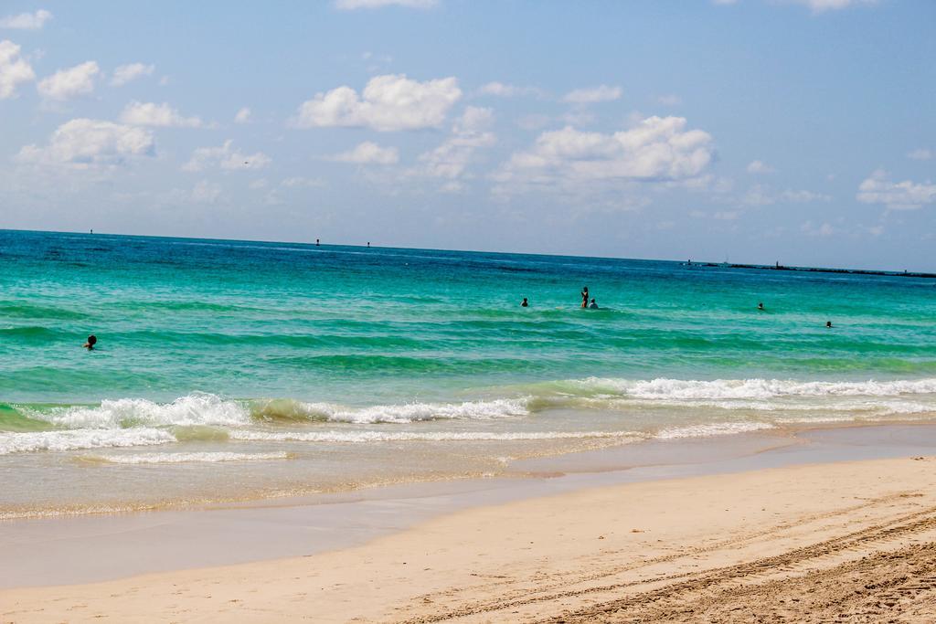 Ocean Walk Apartments Miami Beach Exterior photo